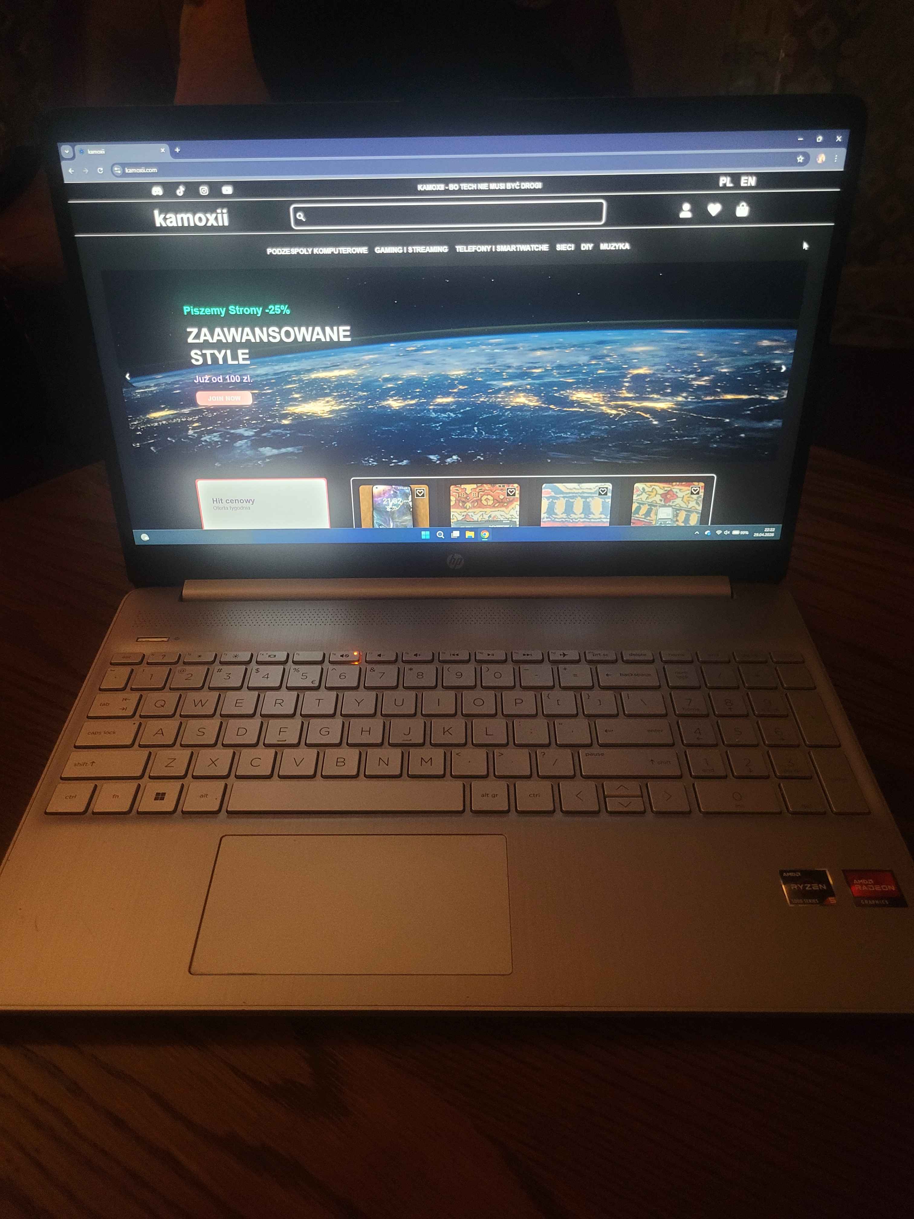 HP Laptop 15s-eq3xxx / Ryzen 5 5625U / 15.6" / SSD / 8GB